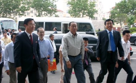 缅甸国家和平与发展委员会第一秘书长丁昂敏乌一行到6686登录入口考察