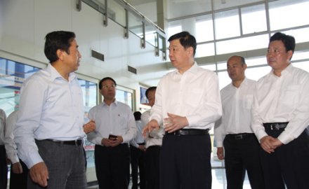 山东省委书记姜异康到中心示范基地调研并向中心全体员工致以节日问候