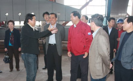 中国石油和化学工业联合会会长李勇武一行来6686登录入口视察指导工作